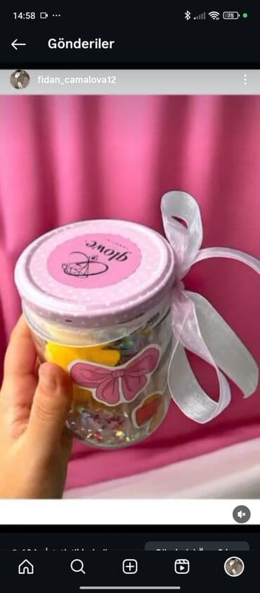 Bəzəkli hədiyyə şüşəsi – dekorativ bankada rəngli konfetti və ulduz