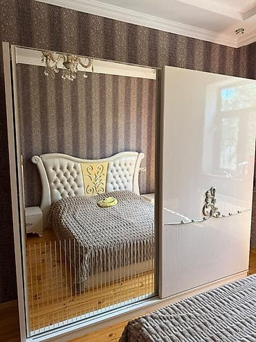 carpayı divan: Yataq otağı dəsti Tərkibi: - Çarpayı: geniş ölçülü, qabarıq düyməli — 2