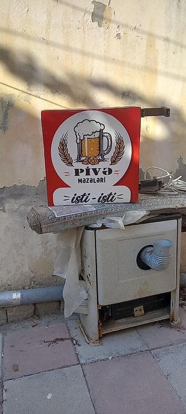 ayaqlı lovhə: Məhsul: “PİVƏ MƏZƏLƏRİ – isti‑isti” işıqlı reklam lövhələri dəsti 900 — 4