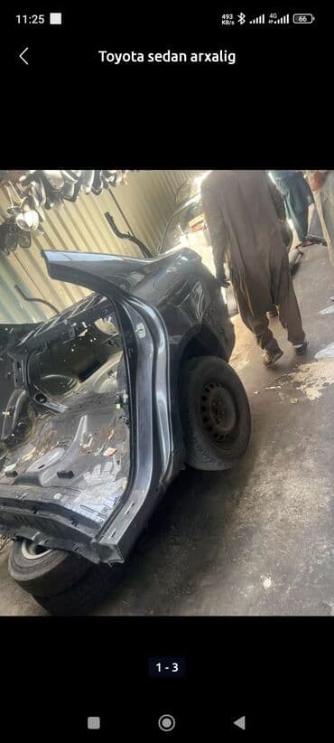 Toyota sedanının gövdəsi. Avtomobilin bu hissəsi ehtiyat hissələri