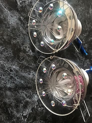 Spotlar otaqlara hamama vurmaq ücün qaşları canlı parıltılıdır