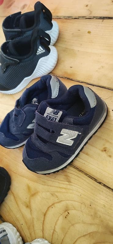 Alt paltar, corablar: Uşaq ayaqqabıları dəsti Hər biri brend ayaqqabılardır. Orginal — 8