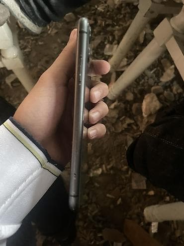 iphone 1w: IPhone 11, Qara — 2