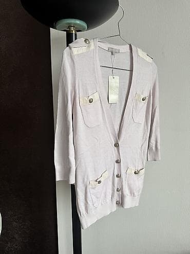 Zərif açıq çəhrayı kardiqan S-M ölçü. Çatdırılma İnşaatçılar metro