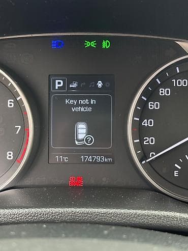 kia oluxana razin: Hyundai Elantra: 1.6 l | 2017 il Sedan — 8