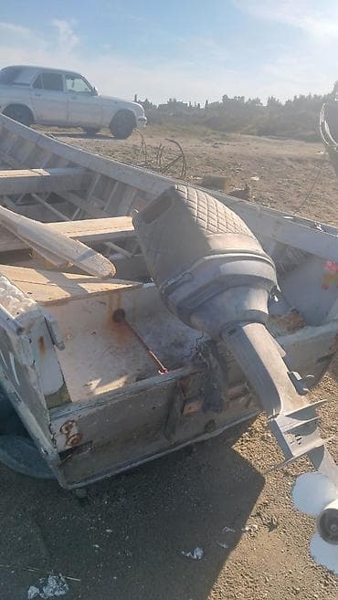Salam qayiq motorla bir yerde satilir yamaha 40 normal veziyyetdedir