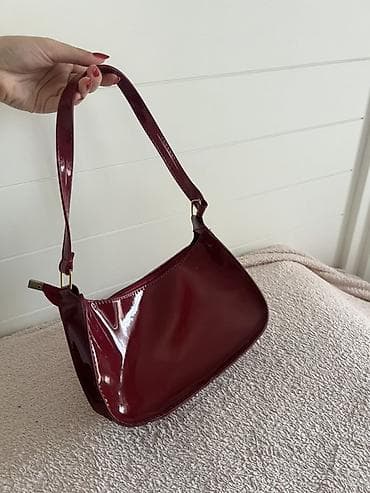 benetton canta: Bordo rəngli çiyin çantası - Material: parlaq laklı süni dəri - Rəng — 1