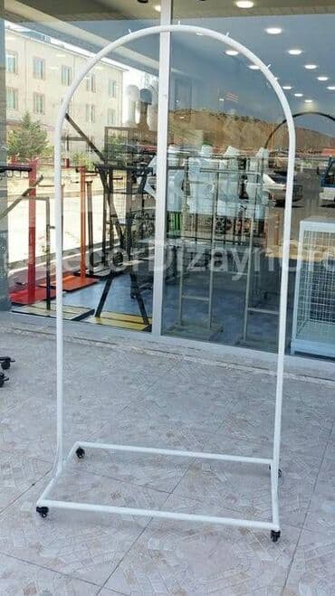 вешалки напольные для одежды оригинальные: Vitrin satılır. 175 azn-ə alınıb. 100 azn-ə satılır. Dekor kimi — 1