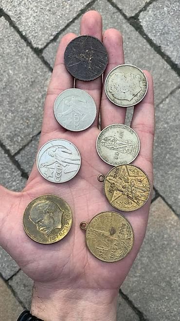 Sovet dövrünə aid kolleksiya – müxtəlif illərin medal və xatirə