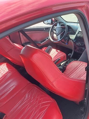 man sat: Hyundai Accent: 1.6 l | 2017 il Sedan — 4