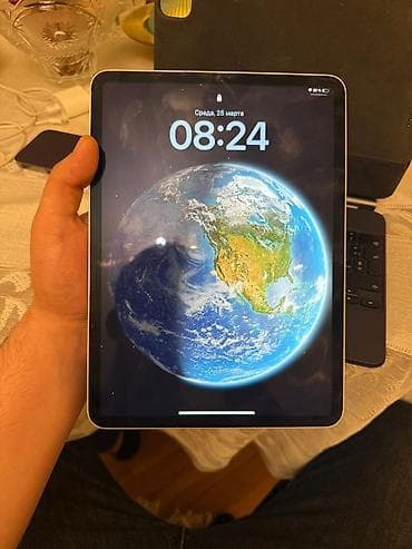 iphone 14 pro yeni: Apple iPad Pro (gümüş rəng) + Magic Keyboard - Model: iPad Pro — 10