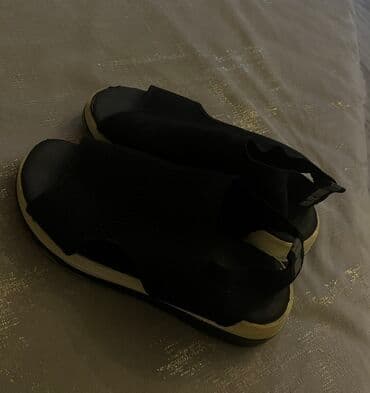 Qara rəngli uniseks sandalet/şlapka tipli ayaqqabı - Model: parçası lalafo.az -da Qara rəngli uniseks sandalet/şlapka tipli ayaqqabı - Model: parçası