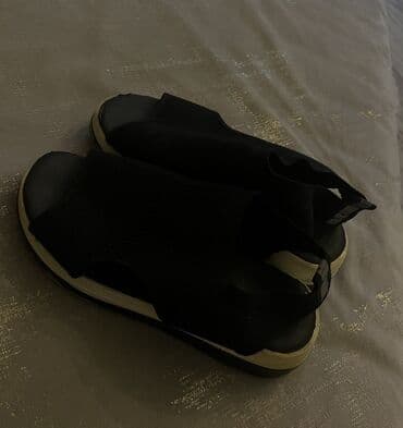 kişi üçün yun şap şaplar: Qara rəngli uniseks sandalet/şlapka tipli ayaqqabı - Model: parçası — 1