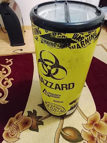 Hazzard enerji içkisi üçün reklam vitrin-soyuducu (sütun tipli) -