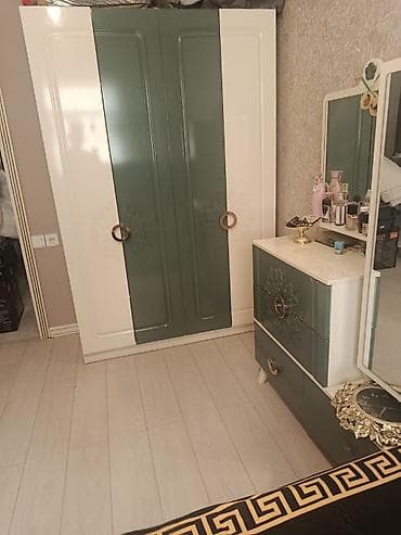 Yataq otağı mebel dəsti Tərkib: - 2 qapılı qarderob (açıq krem və