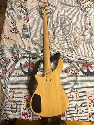 gitara tarnada: 5 simli elektrik bas gitar - Korpus: təbii ağac görünüşlü (natural — 2