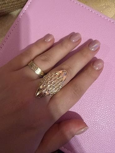 Qızılı rəngdə qadın üzüyü Yenidi alinib istifafe edulmeyib 2.3 qr Orta lalafo.az -da Qızılı rəngdə qadın üzüyü Yenidi alinib istifafe edulmeyib 2.3 qr Orta