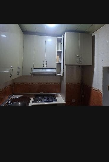 bineqedide satilan evler: Köhnə coratda evin daimi suyu qazı işığı kanalzasiya var wifi var 1 — 3