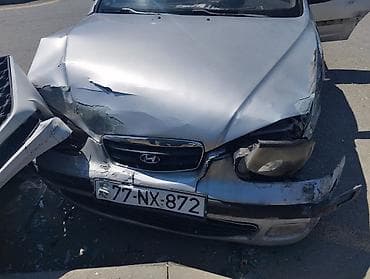 niva oturacaq: Hyundai Elantra, gümüşü rəng. Sedan kuzov. Texniki xüsusiyyətlər: - — 6