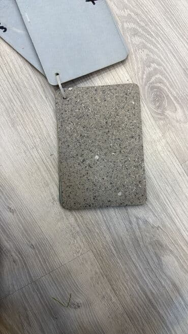 islenmis pol taxtasi: Müxtəlif rənglərdə və teksturalarda mövcud olan döşəmə nümunələrinin — 11