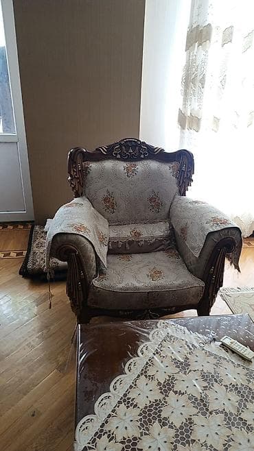 tek divan: Klassik üslubda qonaq otağı dəsti - 3 nəfərlik divan və 2 ədəd kreslo — 1