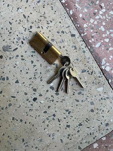 Silindr tipli qapı kilidi (Eurosilindr) və açar dəsti - Material