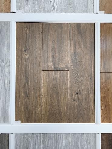 Təbii ağac fakturalı döşəmə örtüyü (laminat/panel) - Rəng: isti