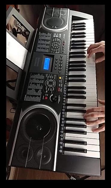 Sintezator. Təzə. Qutuda 5 oktava 61 klaviş Pianino səslidir. Əlavə