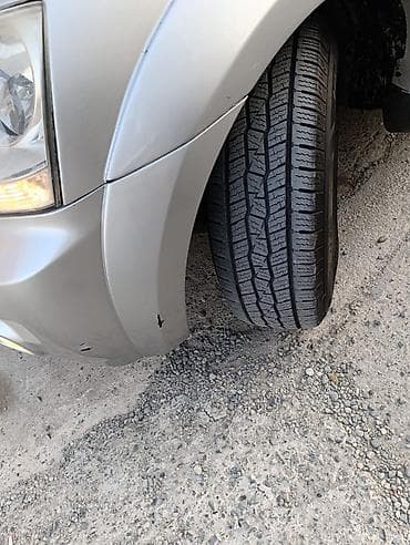 Kia: Kia Sorento, gümüşü rəng, 5 qapılı SUV. Xüsusiyyətlər:unvan bine — 9