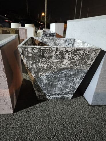 большие пластиковые горшки для цветов: Одна ваза — 1