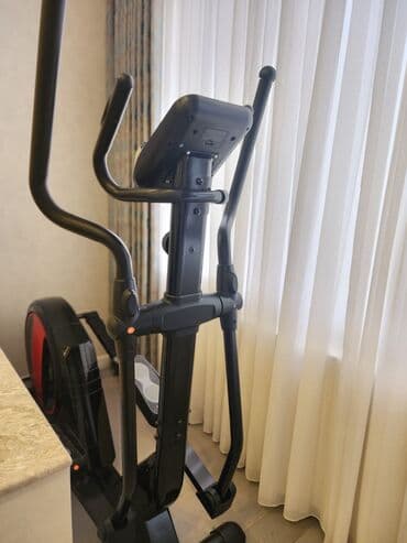 eliptik trenajor: Elliptik trenajor (velosiped+stepper hibridi) — 1