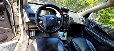e 3 2: Hyundai Tucson: 4.4 l | 2009 il Krossover — 6