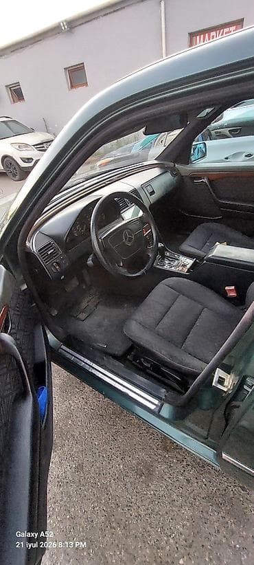 ravon 2: Mercedes-Benz C-Class: 2.2 l | 1995 il Sedan — 4