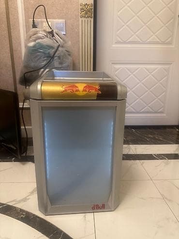 Red Bull brendli mini soyuducu/vitrin - Tip: Kommersiya tipli içki