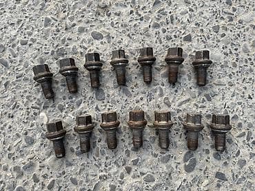 Bərkidici məhsullar: 14eded - 19duq boltdu. Tek tek satilsa 1ededi 3manat. Hamsini alan — 1