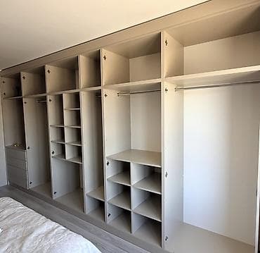 qonaq dest: Mebel dəsti – Geniş qarderob şkafı - Dizayn: Müasir, açıq bej — 1