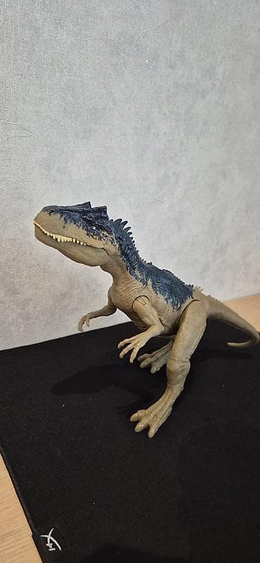 Столы для кормления: Giganotosaurus dinozavr action fiquru, bej və mavi rənglərdə təqdim — 2