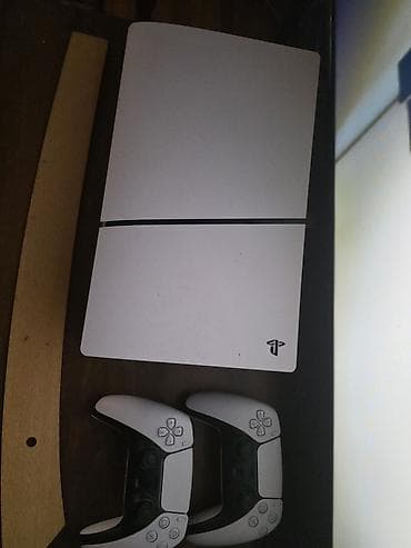 PS3 (Sony PlayStation 3): PlayStation 5 slim, 2 ədəd pult və 4 ədəd oyun ilə birgə, təcili pul — 1