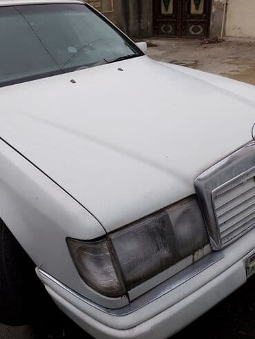 мерседес гигант 711: Avtomobil: Mercedes-Benz sedan (ağ rəng) Kuzov: 4 qapılı — 2