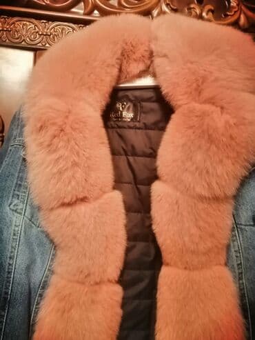 Şəxsi əşyalar: Cins parka tebii pesec mexi.üstü çıxır. Balonka mexle olur. Ayrı — 1