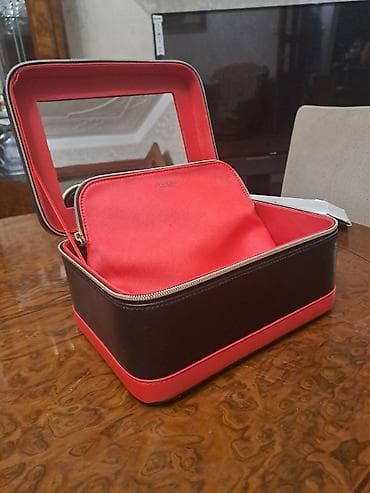 prada eynək: Qırmızı kosmetik/aksesuar çantası dəsti - Dəst: sərt korpuslu kvadrat — 4