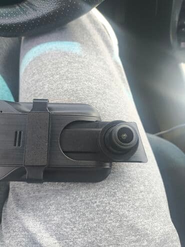 Registrator Guzgu. Az islenib demek olarki yenidi. arxa kamerasida var