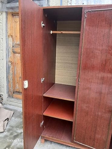 taxt kiravat: İşlənmiş, 3 qapılı, Qəhvəyi, Taxta, Açılan, Düz dolab — 3