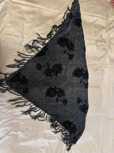 brilyant qaşlı üzük: Pretty Rose brendi üçbucaq şal - Mənşə: Made in Japan (etiketdə) - — 1