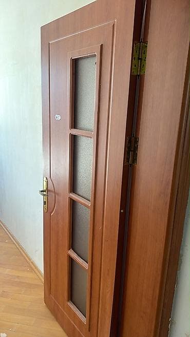 qapi taxda: Mebel və qapı dəsti - Material: ağac teksturalı MDF/laminat örtüklü — 2