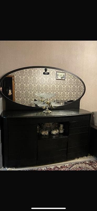Komodlar: Qara rəngdə böyük güzgülü konsol/komod - Dizayn: Ellips formalı iri — 3