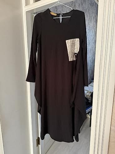 Qara rəngli uzunqol paltar - Model: Dizaltı uzunluqda, asimmetrik