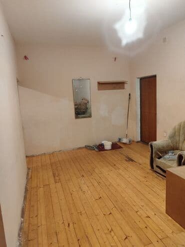 kiraye ev gəncə: Komsamol dairesinde kirayə ev. 300 AZN kombi daxil. binanın birinci — 8