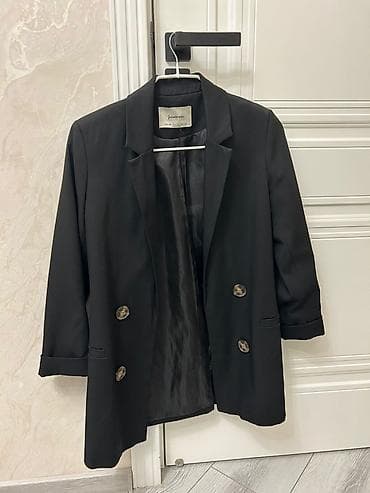 Пиджаки: Satılır. Vəziyyəti yaxşıdır. Geyinilmədiyi üçün satılır Stradivarius — 3