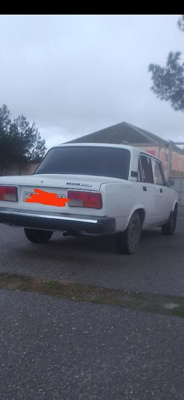kumho teker: VAZ 2107 sedan - Kuzov: 4 qapılı sedan, rəng – ağ - Mühərrik: benzin — 2